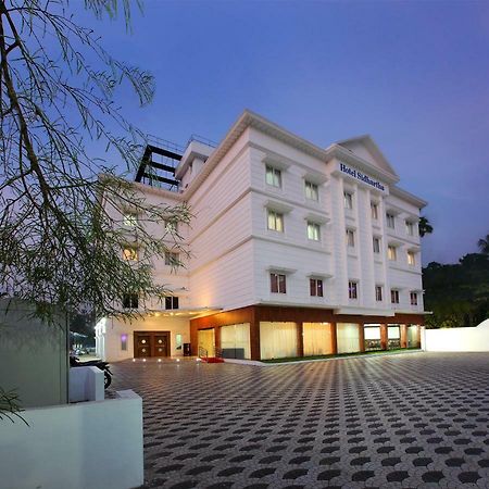 Hotel Sidhartha Chalakudy Kizhake Chālakudi Dış mekan fotoğraf