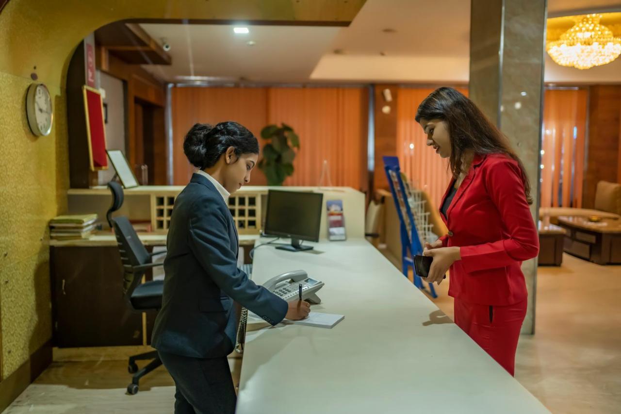 Hotel Sidhartha Chalakudy Kizhake Chālakudi Dış mekan fotoğraf